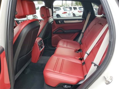 Used 2023 Porsche Cayenne Platinum Edition image 10