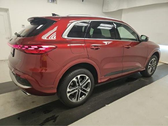 Used 2025 Audi Q5 Premium w/ Convenience Package AWD/4WD image 2