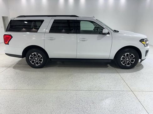 Used 2024 Ford Expedition Max XLT image 6