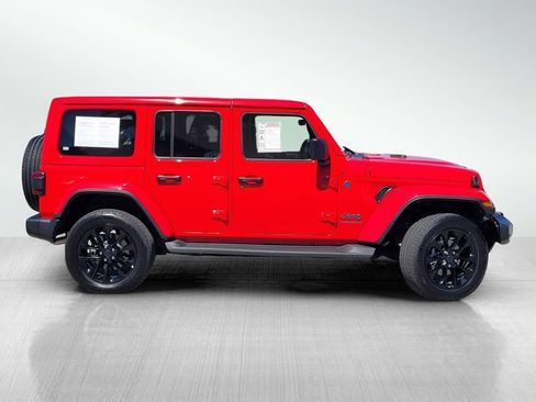 Used 2025 Jeep Wrangler Unlimited Sahara AWD/4WD image 3