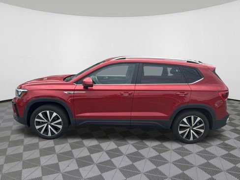 Used 2023 Volkswagen Taos SE w/ Panoramic Sunroof Package AWD/4WD image 4