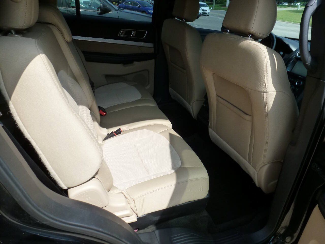 Used 2016 Ford Explorer XLT w/ Equipment Group 201A AWD/4WD image 12