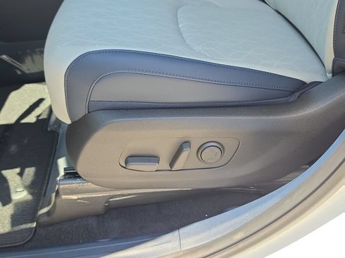 New 2026 Kia Carnival EX FWD image 22