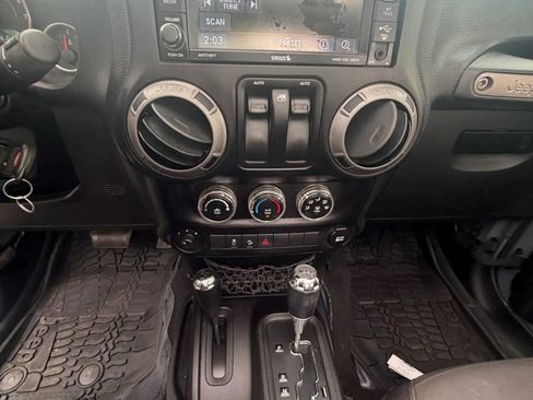 Used 2015 Jeep Wrangler Sport w/ Quick Order Package 24S AWD/4WD image 11