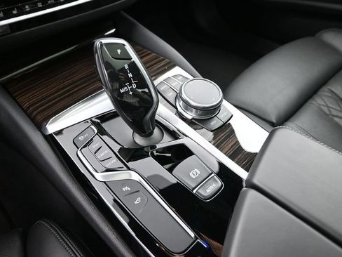 Used 2018 BMW 540i xDrive AWD/4WD image 9