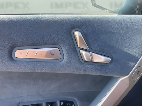 Used 2022 BMW iX xDrive50 w/ Premium Package image 10