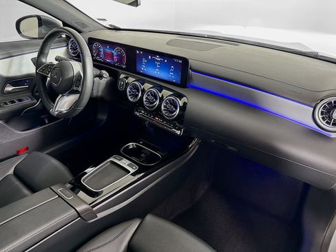 Used 2025 Mercedes-Benz CLA 250 4MATIC image 35