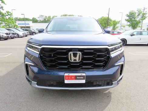 New 2025 Honda Pilot Touring image 6