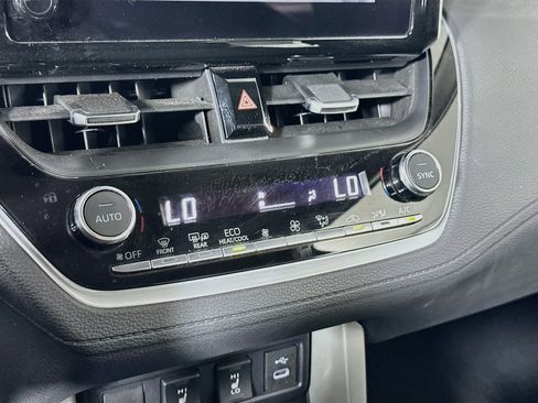 Used 2025 Toyota Corolla Cross XLE FWD image 23
