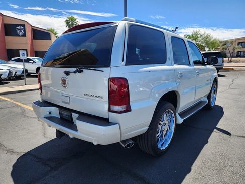 Used 2004 Cadillac Escalade AWD image 3