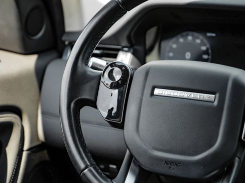 Used 2020 Land Rover Discovery Sport SE image 21