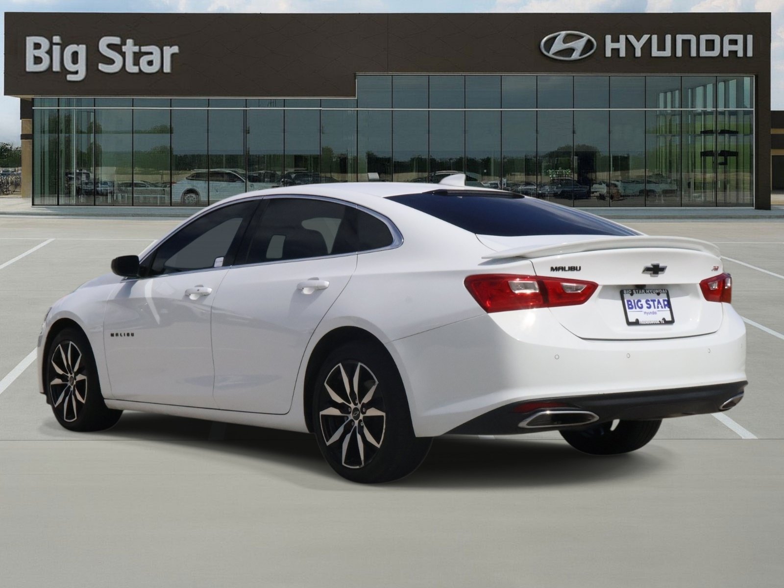 Used 2025 Chevrolet Malibu RS FWD image 3