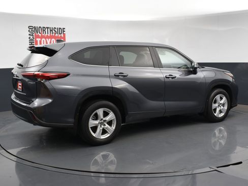 Used 2023 Toyota Highlander LE image 4