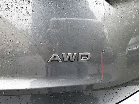 Used 2024 Nissan Rogue S AWD/4WD image 7