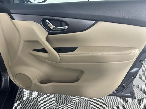 Used 2014 Nissan Rogue SV w/ SV Moonroof Package image 30