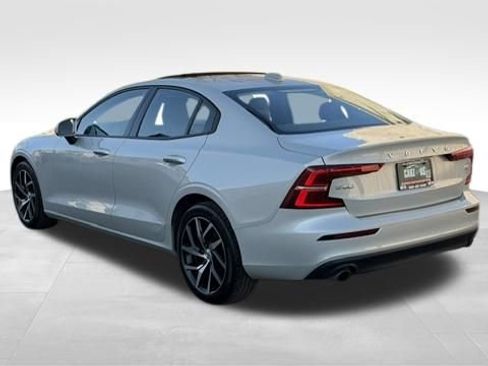 Used 2020 Volvo S60 T5 Momentum image 9