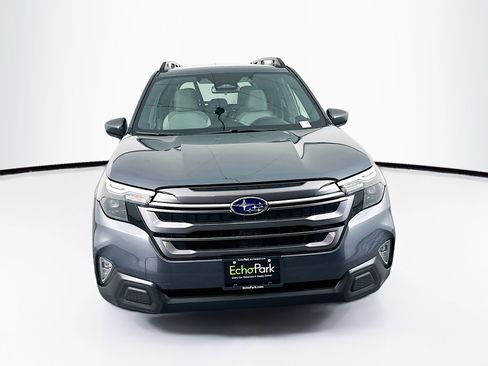 Used 2025 Subaru Forester Premium AWD/4WD image 2
