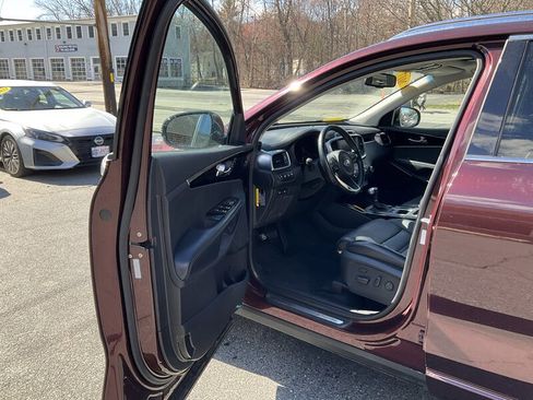 Used 2017 Kia Sorento SX image 18