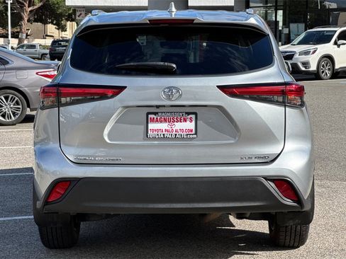 Certified 2023 Toyota Highlander XLE image 4