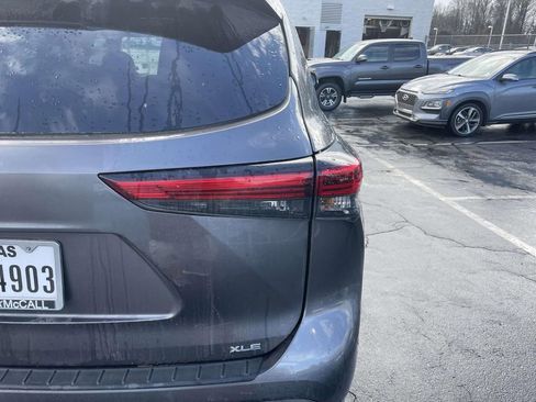 Used 2023 Toyota Highlander XLE image 18