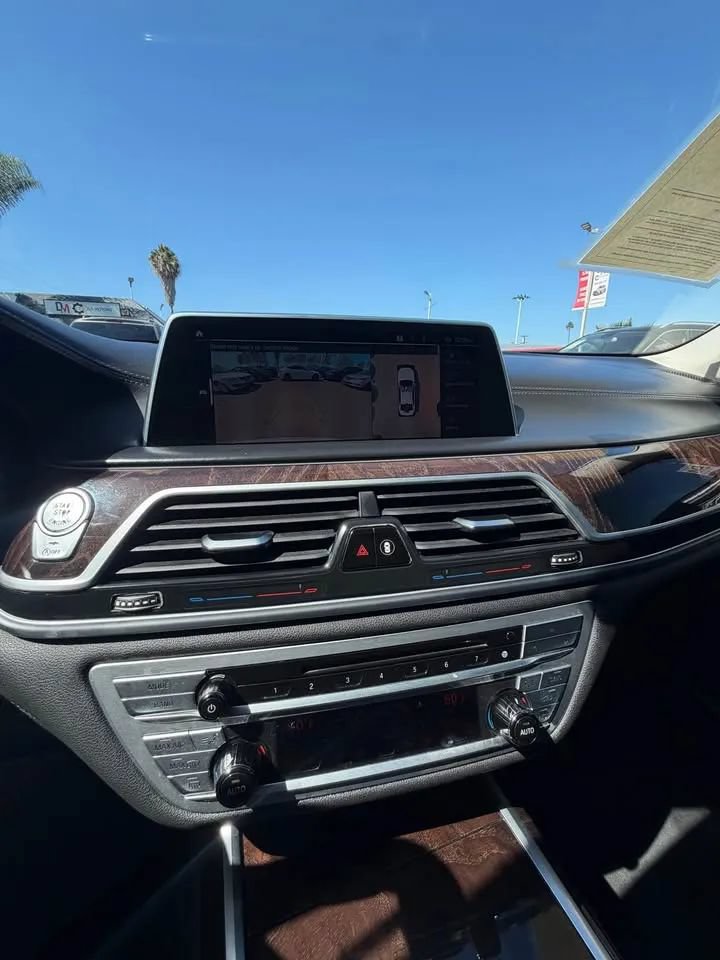 Used 2020 BMW 740i xDrive w/ Premium Package AWD/4WD image 10