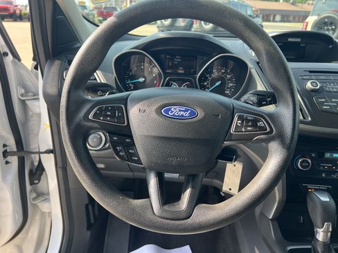Used 2017 Ford Escape SE FWD image 15