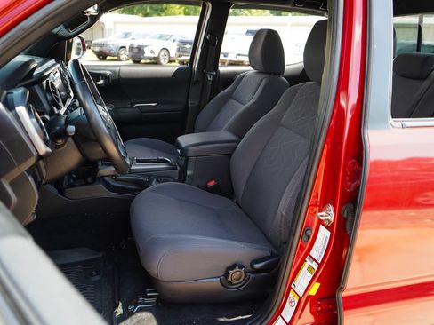 Used 2019 Toyota Tacoma TRD Sport w/ Technology Package RWD image 7