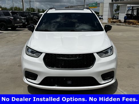 Used 2025 Chrysler Pacifica Limited FWD image 3