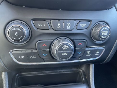 Used 2019 Jeep Cherokee Trailhawk w/ Comfort/Convenience Group image 21