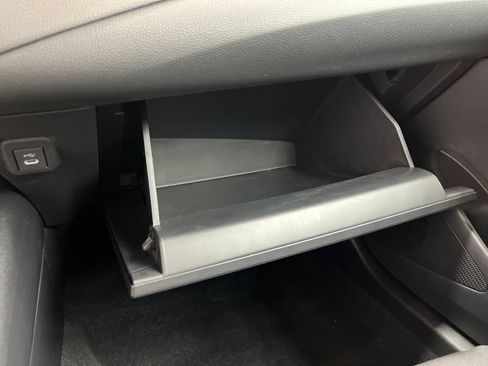 Used 2025 Toyota Corolla LE FWD image 28