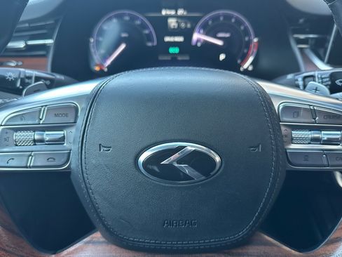 Used 2019 Kia K900 Luxury w/ VIP Package image 24