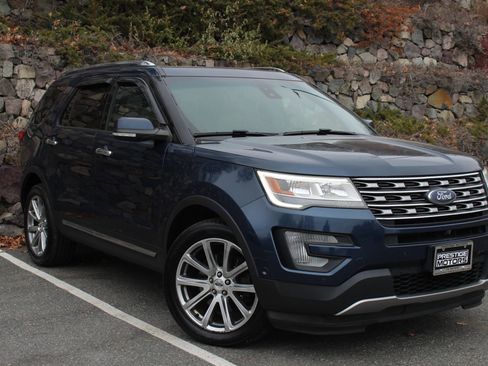 Used 2017 Ford Explorer Limited w/ Equipment Group 301A image 4