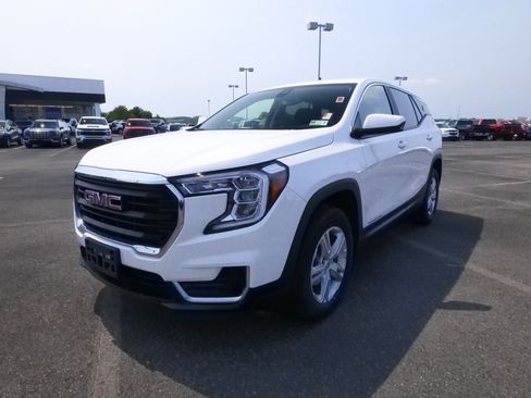 Used 2024 GMC Terrain SLE AWD/4WD image 4