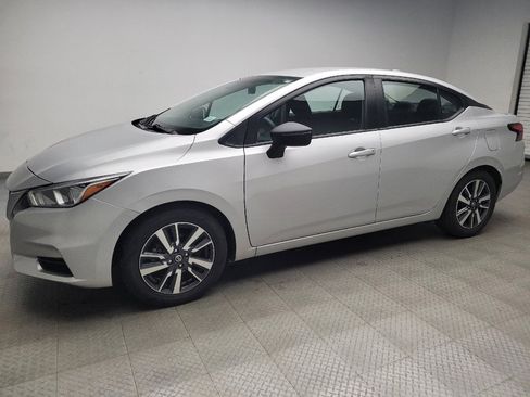 Used 2021 Nissan Versa SV FWD image 2