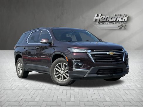 Used 2022 Chevrolet Traverse LT FWD image 2