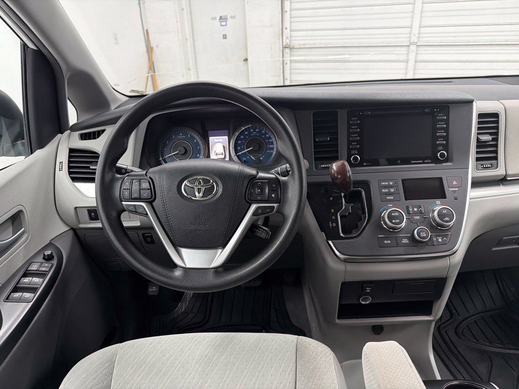Used 2019 Toyota Sienna LE FWD image 25