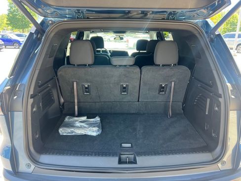 Used 2025 Chevrolet Traverse LT FWD image 17