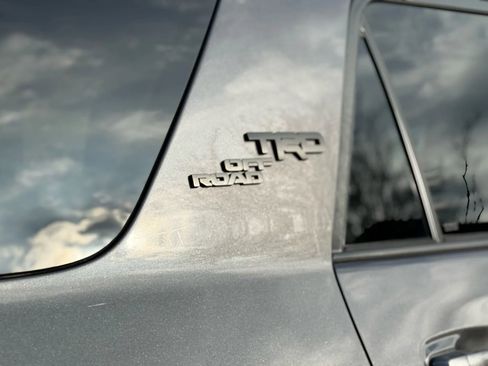 Used 2018 Toyota 4Runner TRD Off-Road image 9