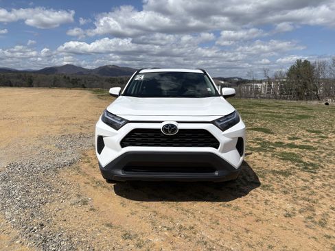 Used 2024 Toyota RAV4 XLE w/ Convenience Package image 2