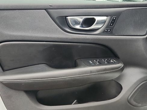 Used 2021 Volvo S60 T5 Momentum w/ Premium Package image 12