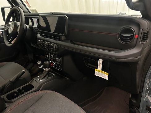 New 2026 Jeep Gladiator Rubicon w/ Technology Group AWD/4WD image 18
