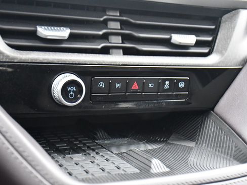 Used 2025 Ford Explorer Platinum w/ Ultimate Package image 32