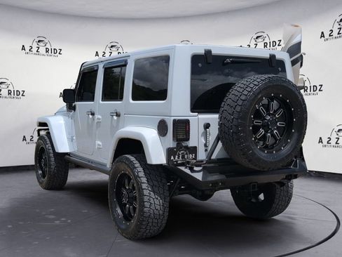 Used 2017 Jeep Wrangler Unlimited Sahara w/ Connectivity Group AWD/4WD image 4