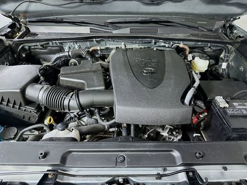 Used 2023 Toyota Tacoma SR5 RWD image 9