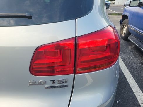 Used 2012 Volkswagen Tiguan S AWD/4WD image 9