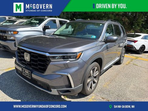Used 2024 Honda Pilot Touring image 1