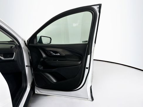 Used 2020 GMC Terrain SLT image 32