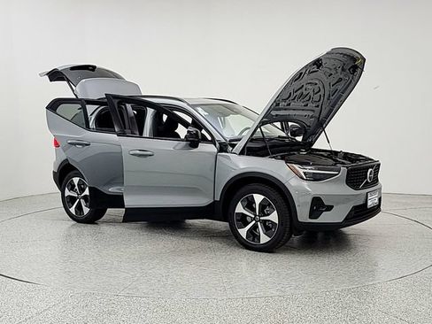 New 2026 Volvo XC40 B5 Plus w/ Protection Package Premier AWD/4WD image 10