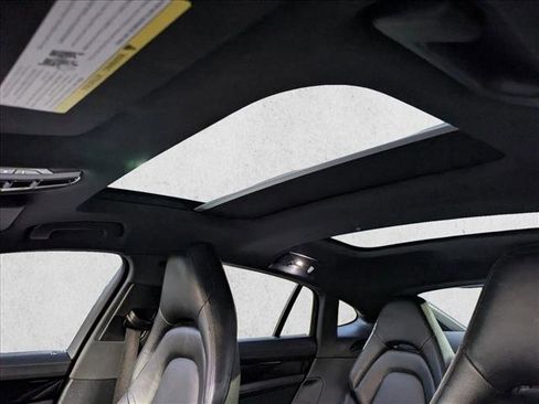 Used 2020 Porsche Panamera image 18
