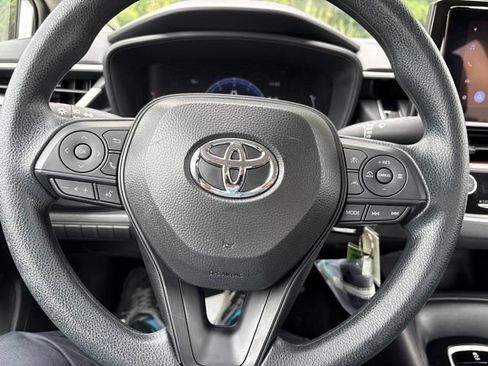 Used 2026 Toyota Corolla LE FWD image 11